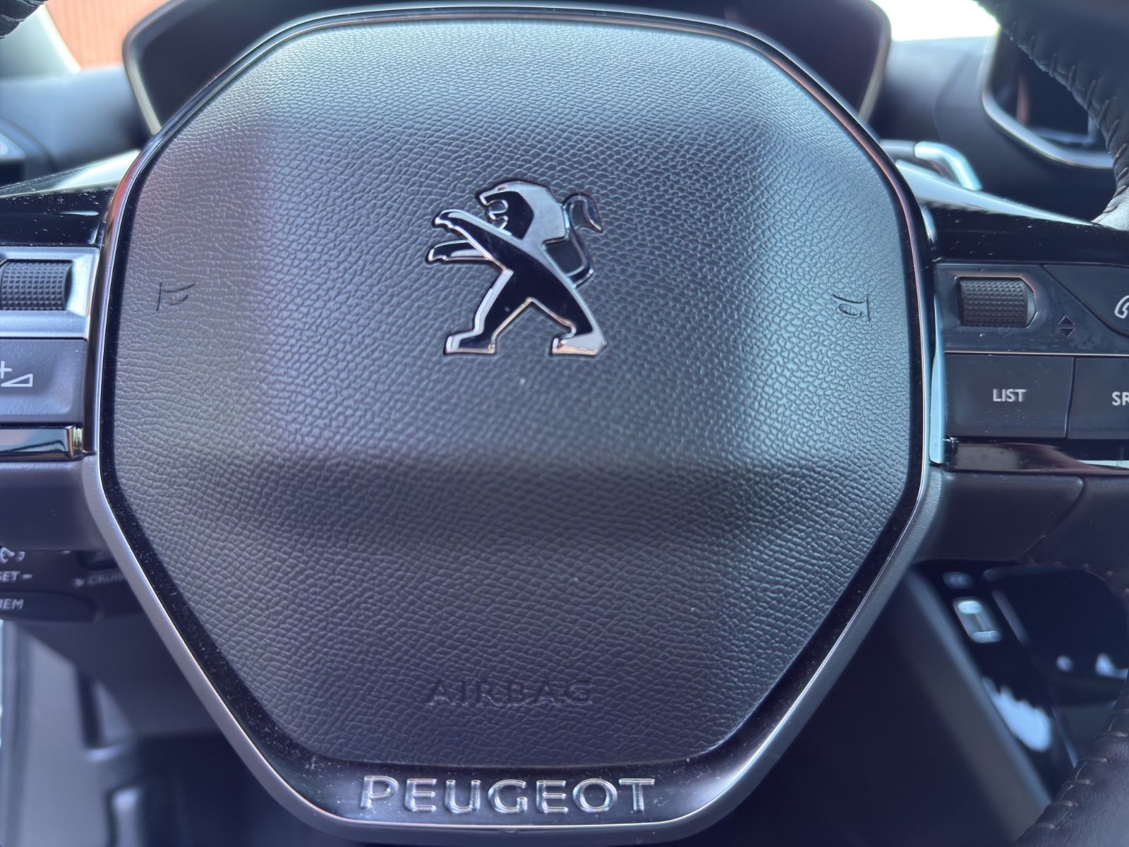 Fahrzeugabbildung Peugeot 2008 Allure 1.5 *CarPlay*SitzHZ*Navi*Kamera*