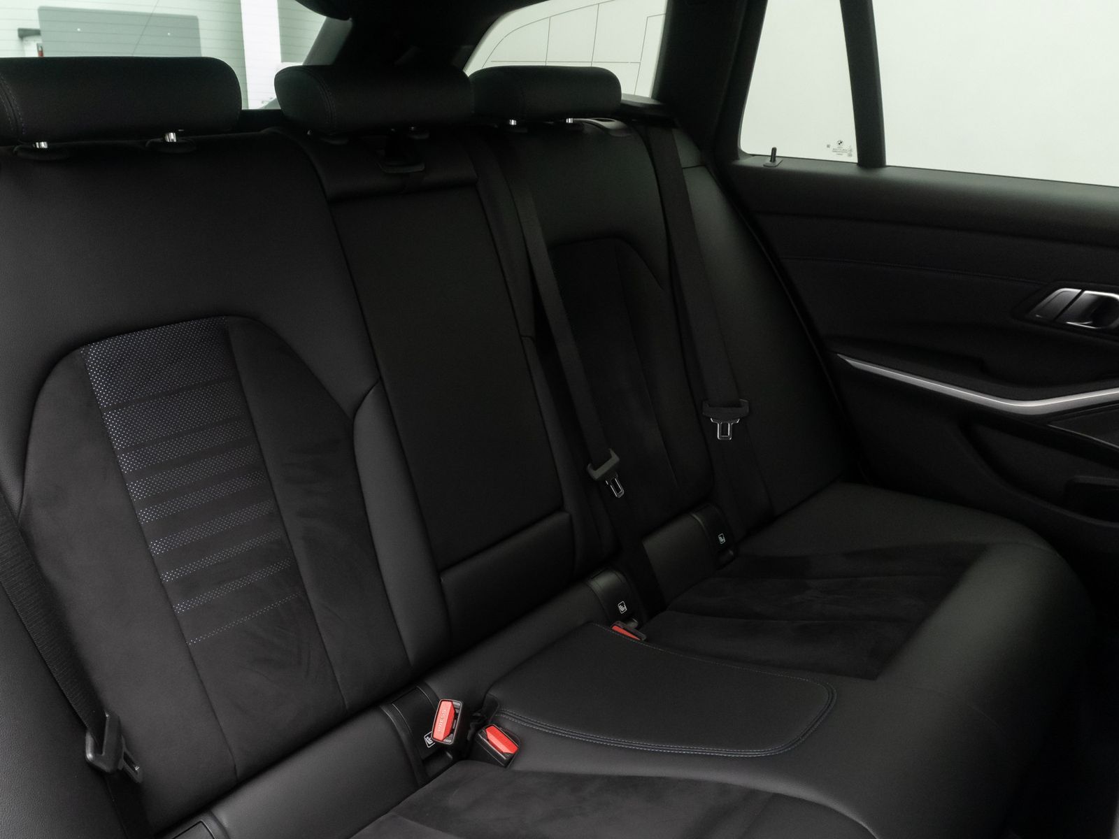 Fahrzeugabbildung BMW 330e M Sport DAB Kamera HUD H/K 19Zoll Parkassis