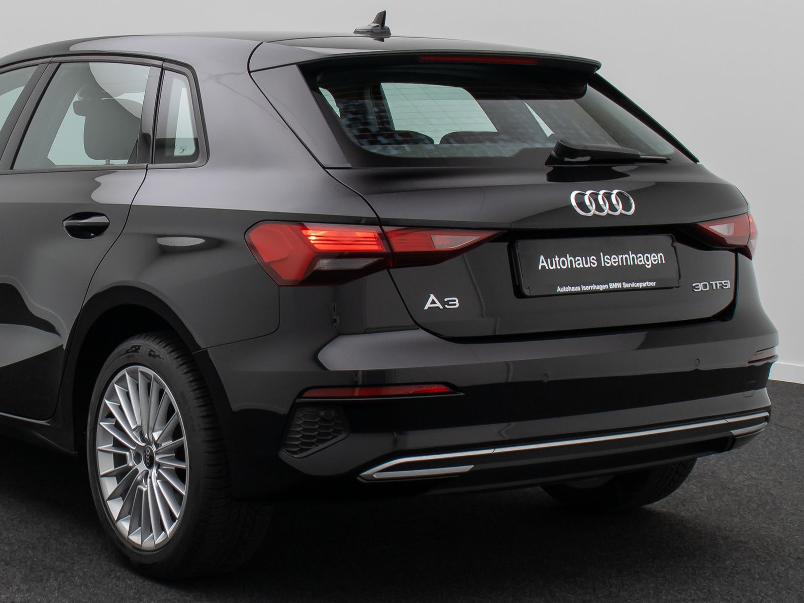Fahrzeugabbildung Audi A3 30 TFSI S tronic Sportback PDC DAB FahrAssist