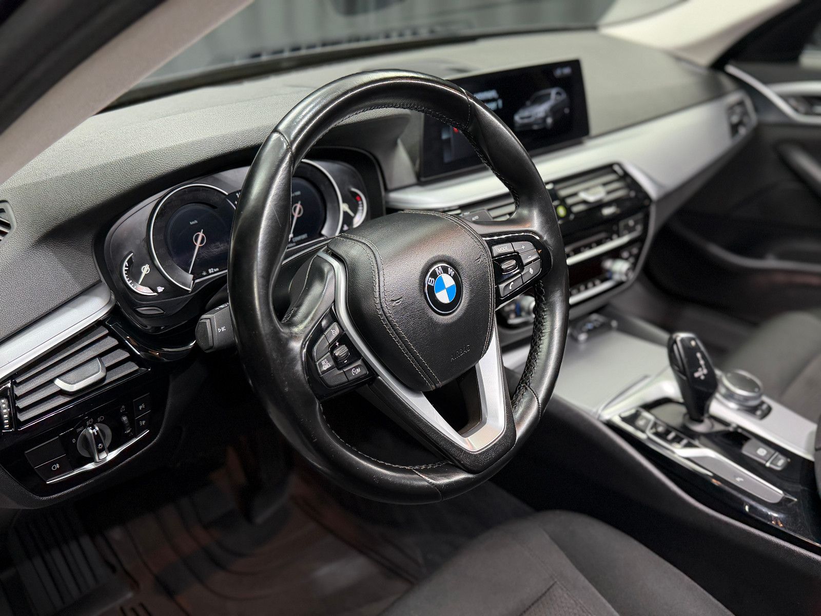 Fahrzeugabbildung BMW 530I Limousine|Driving Assistant|NAVI|PDC