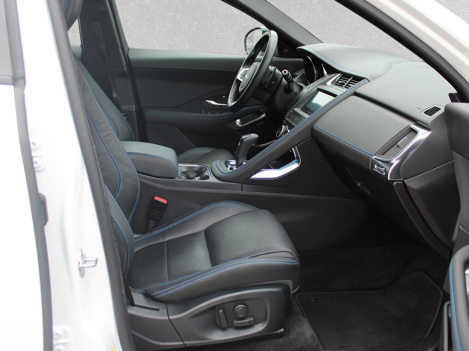 Fahrzeugabbildung Jaguar E-Pace P200 R-Dynamic SE AWD