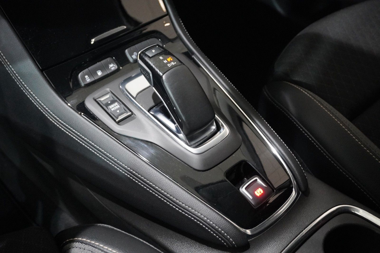 Fahrzeugabbildung Opel Grandland (X) 1.6 ELEGANCE HYBRID NAVI/SH/KAMERA