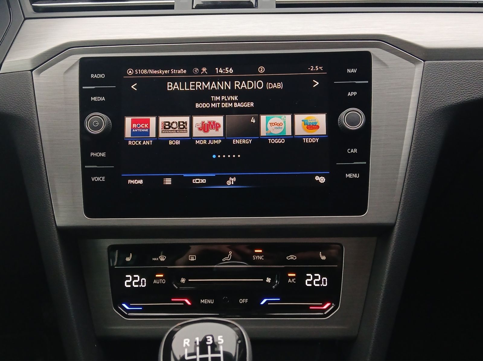 Fahrzeugabbildung Volkswagen Passat Variant TDI Conceptline LED Navi AHK SHZ
