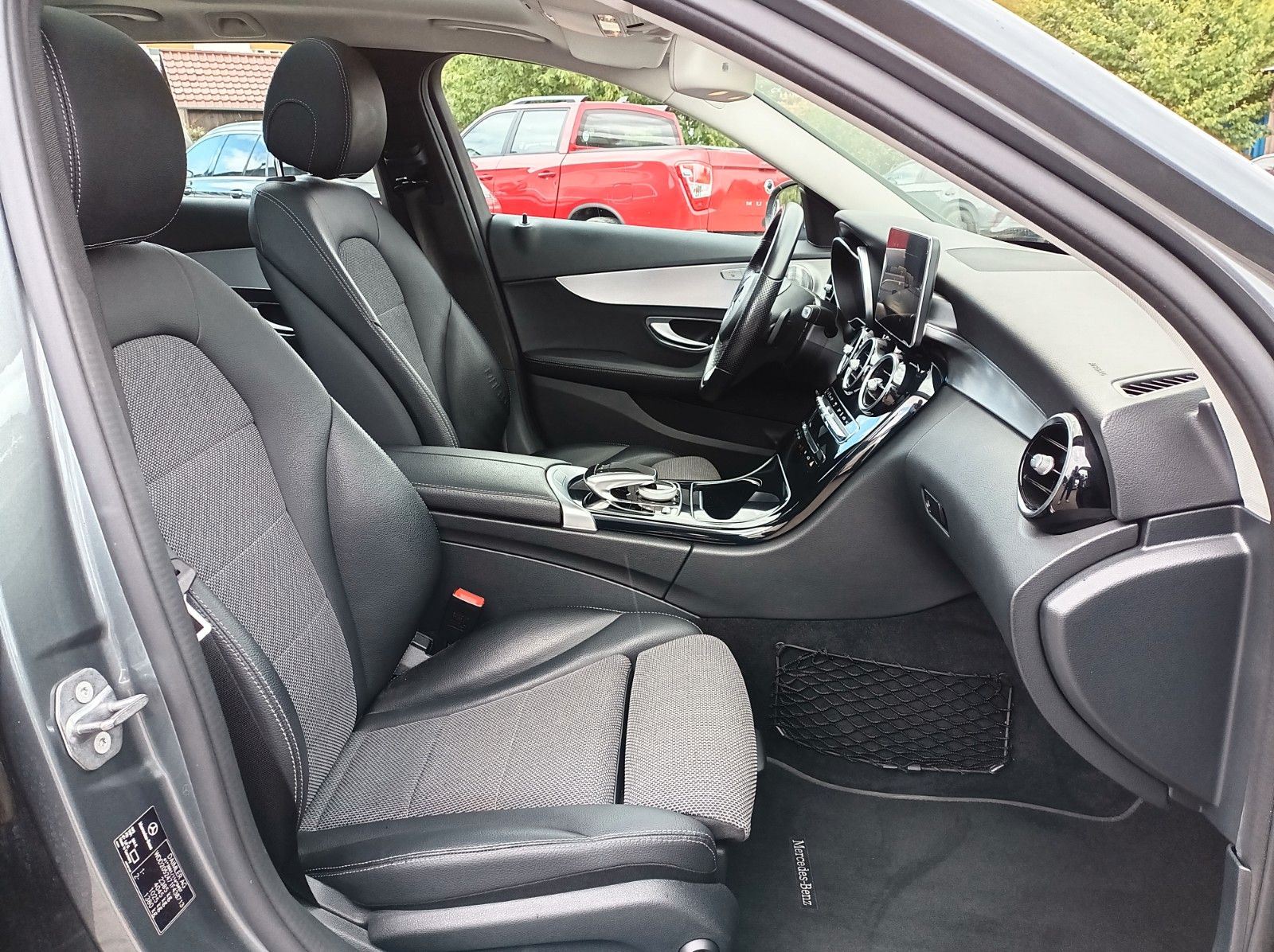 Fahrzeugabbildung Mercedes-Benz C 350 T e+DISTRONIC PLUS+PANO+PARK+360*+SH+BURME