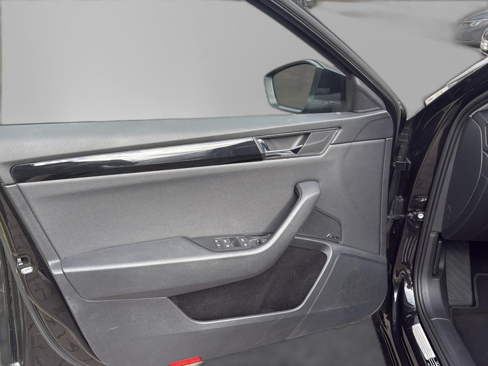 Fahrzeugabbildung SKODA Superb Combi L&K 4x4/ unfallfrei