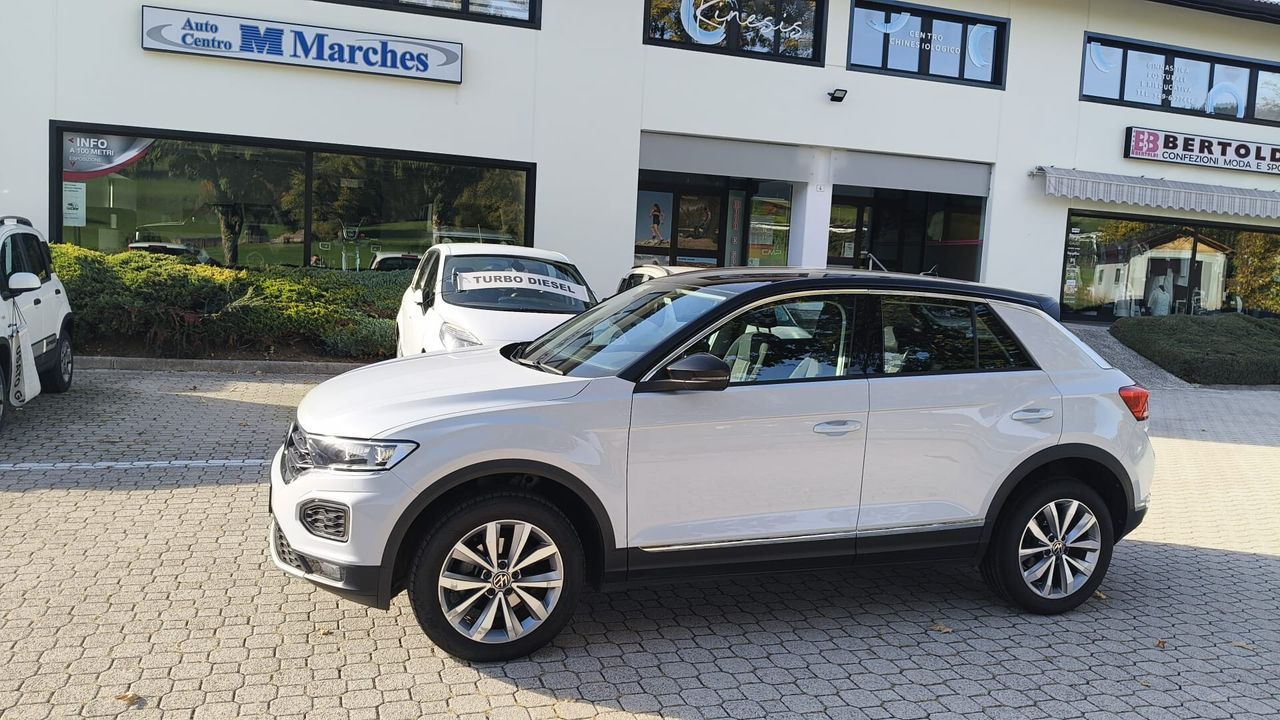 Volkswagen VOLKSWAGEN T-ROC 1.5 TSI 150CV MANUALE GANCIO TR imagem 2