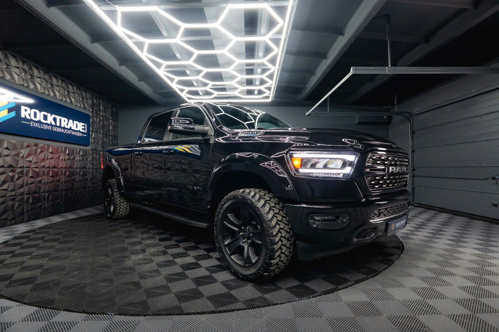 Fahrzeugabbildung Dodge RAM 5.7 V8 HEMI 4x4 BLACK EDITION Longbed 19%