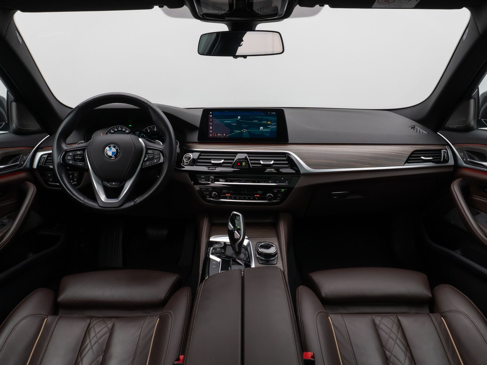 Fahrzeugabbildung BMW 530i xD Luxury Line Panorama 360°HUD H/K Massage