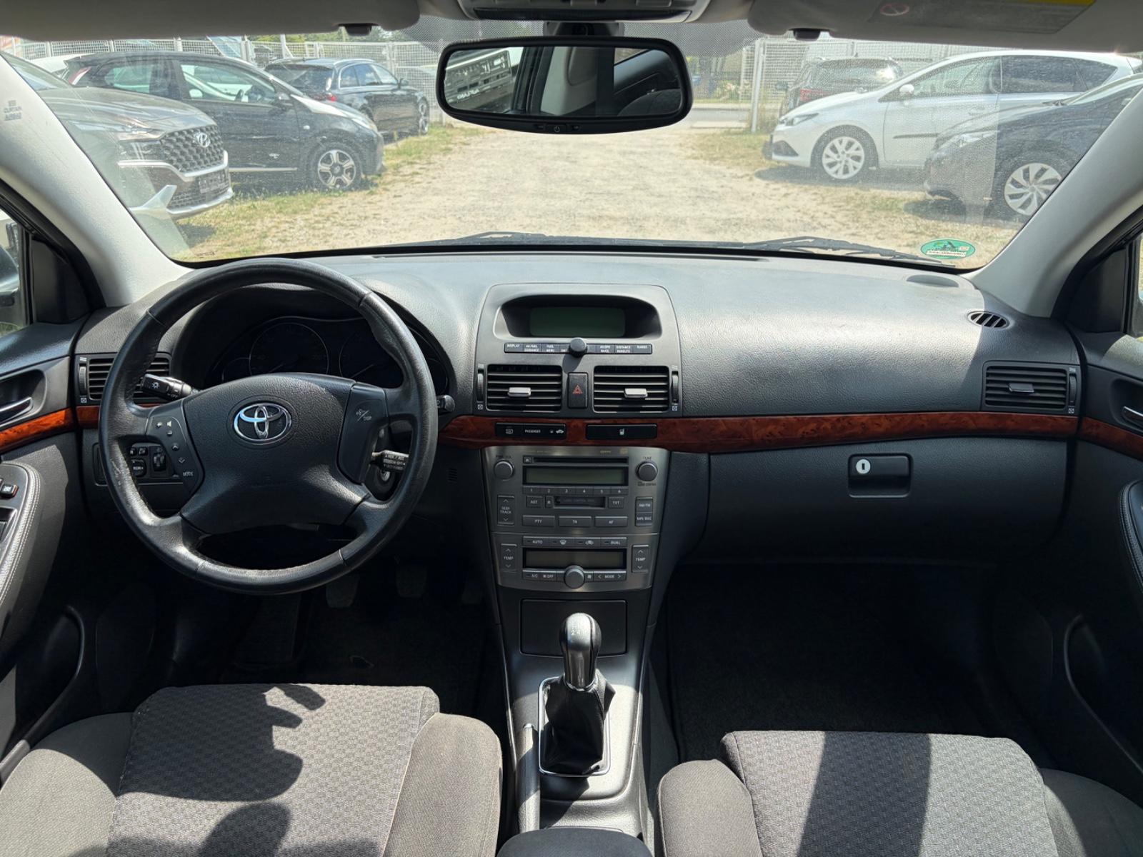 Toyota Avensis 2004 — photo 8
