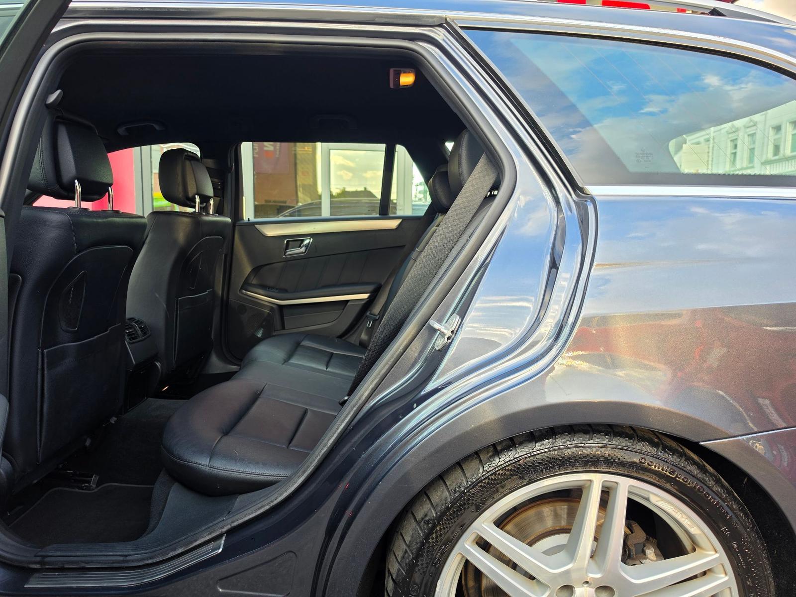 Mercedes-Benz E350 2011 — photo 13