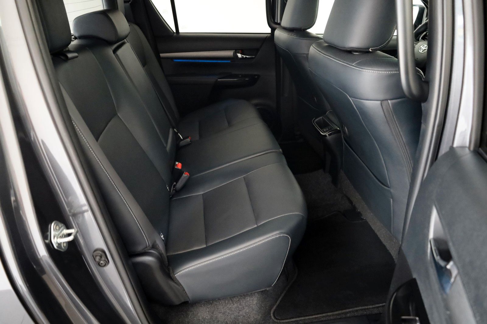 Fahrzeugabbildung Toyota Hilux 2.8 D-4D Invincible,Leder,ACC,Rollo,AHK