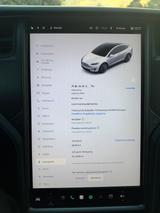 Tesla Performance Ludicrous 811hp - weiße Tesla Model X