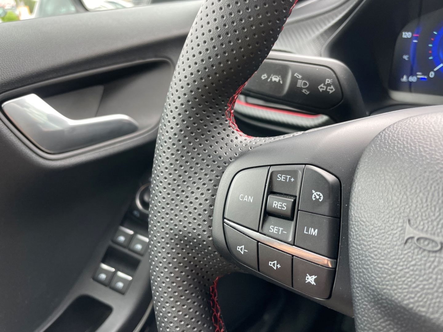 Fahrzeugabbildung Ford Puma ST-Line X 1.0 EcoBoost Mild Hybrid EU6d
