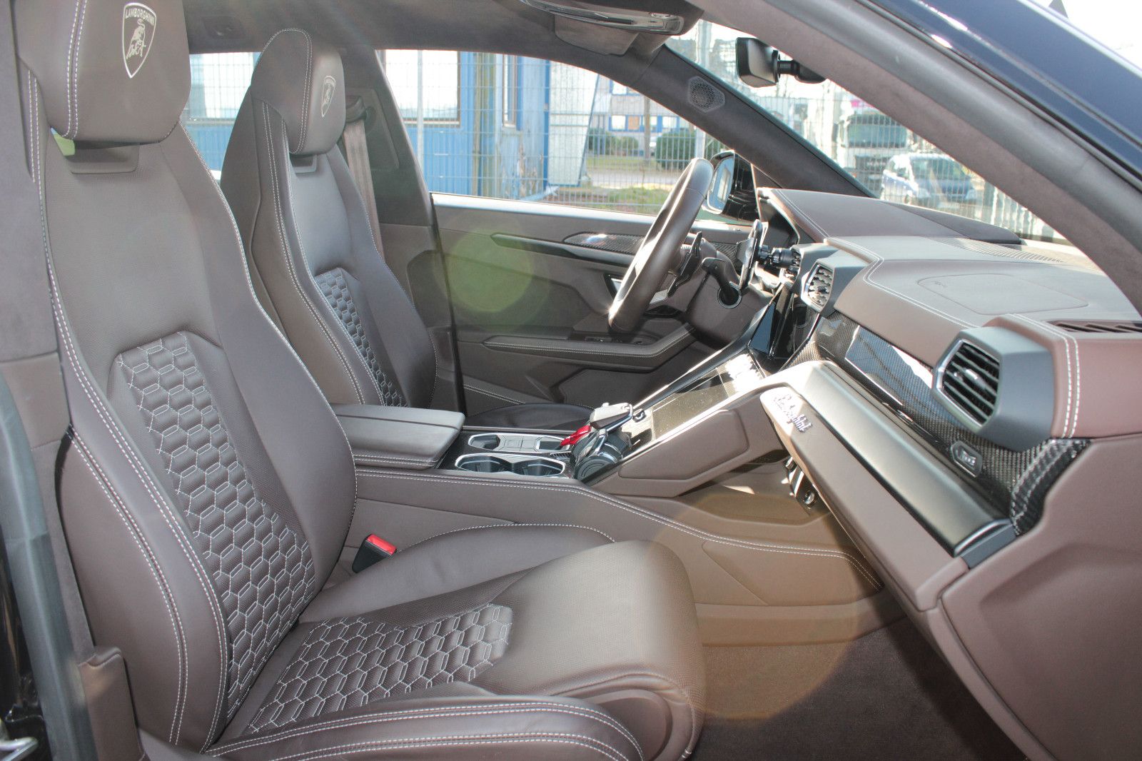 Fahrzeugabbildung Lamborghini Urus *1. Hand* *B&O Sound* *Carbon* *Q-citura*