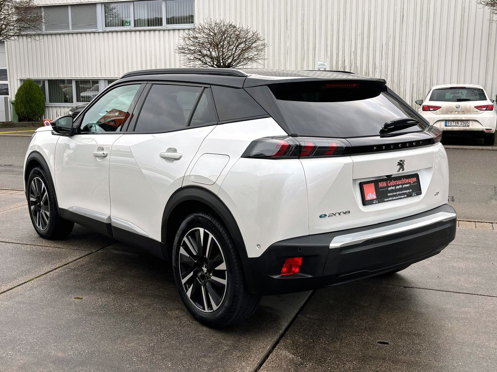 Fahrzeugabbildung Peugeot 2008 e-GT 11kW OnBoard LED ACC KAM NAV CarPlay