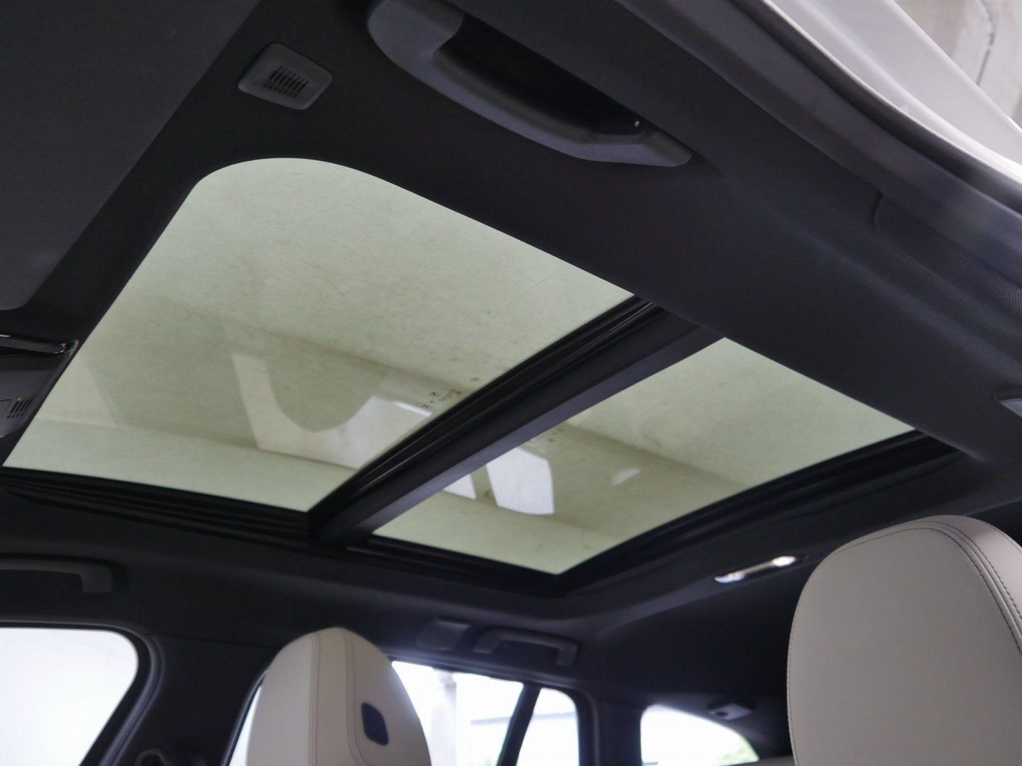 Fahrzeugabbildung BMW 330d xDrive M Sportpaket | Panorama-Glasdach
