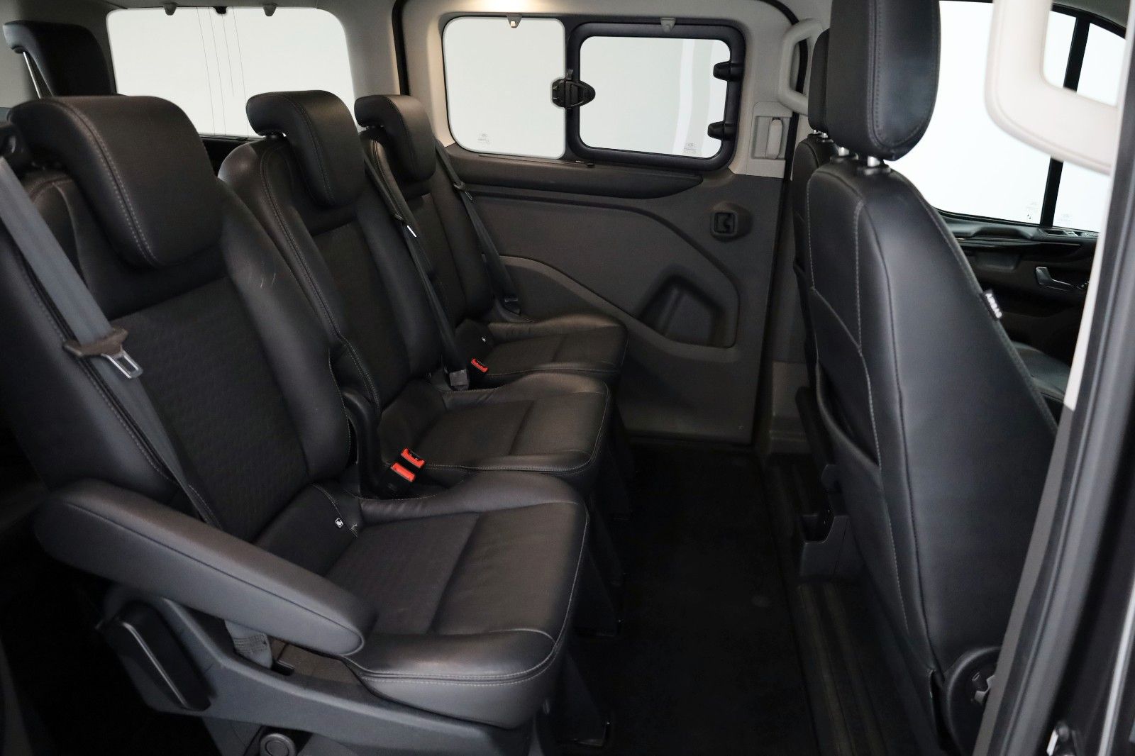 Fahrzeugabbildung Ford Tourneo Custom Sport 8 Sitzer,T.Leder,Navi,Xenon
