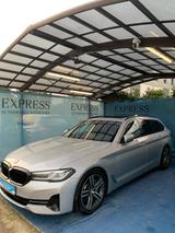 BMW 530 5 Touring 530 e - silberne BMW 530