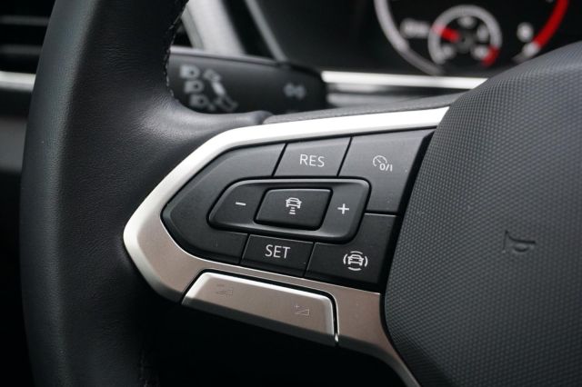 T-Cross 1.0 TSI Active NAVI LM KLIMA SHZ ZV MFL