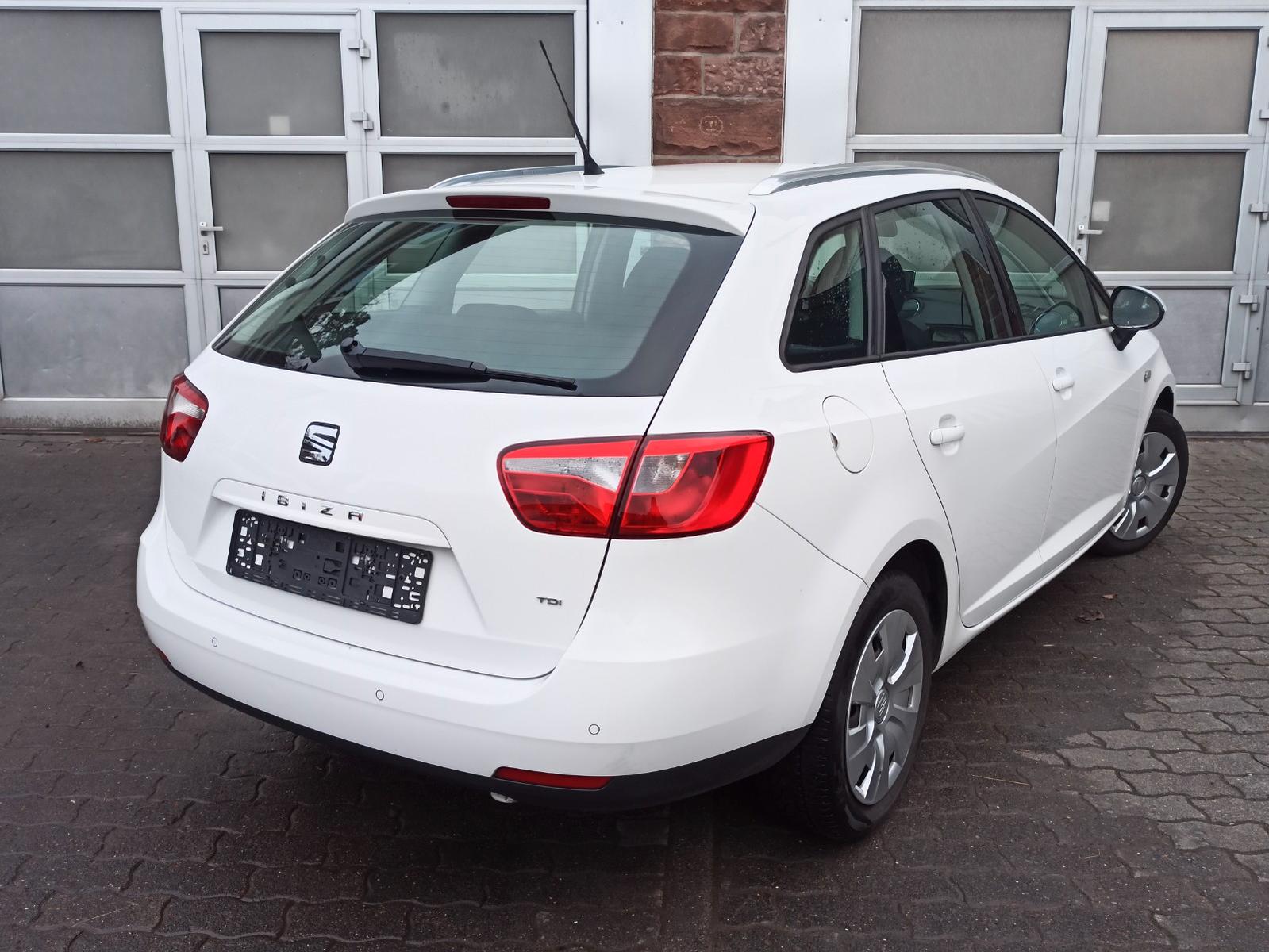 Seat Ibiza 2013 — rear view
