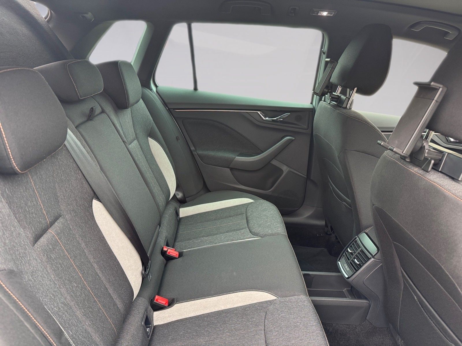 Fahrzeugabbildung SKODA Kamiq Selection 1.0 TSI *ACC*PANO*KAMERA*AMUNDSE