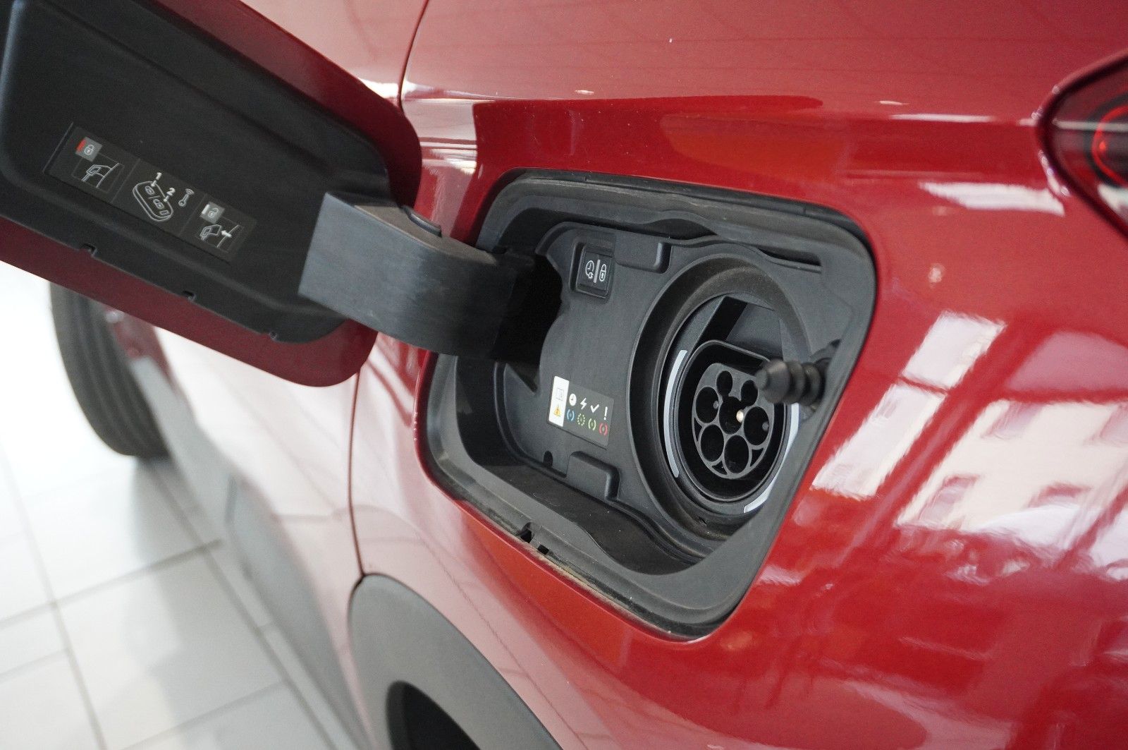 Fahrzeugabbildung Opel Grandland (X) 1.6 HYBRID ELEGAN. NAVI/KAMERA/AHK