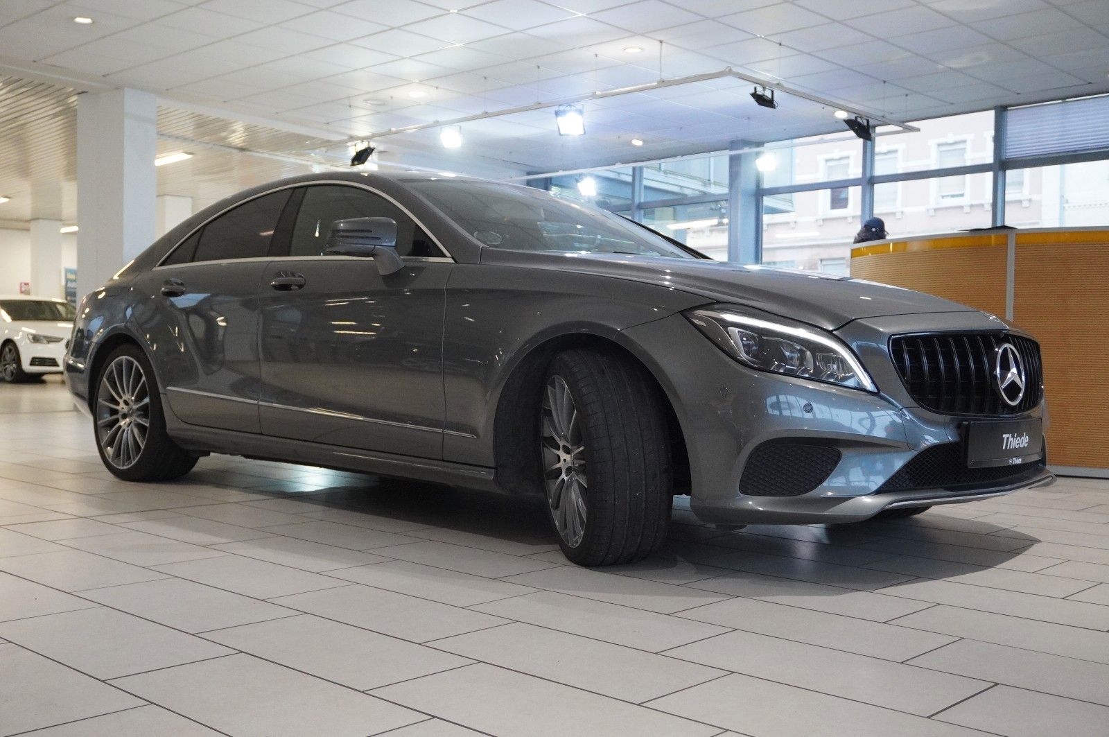 Fahrzeugabbildung Mercedes-Benz CLS 350 COUPE NAVI/AMG/KAMERA/MULTIBEAM/SH/TEMP.