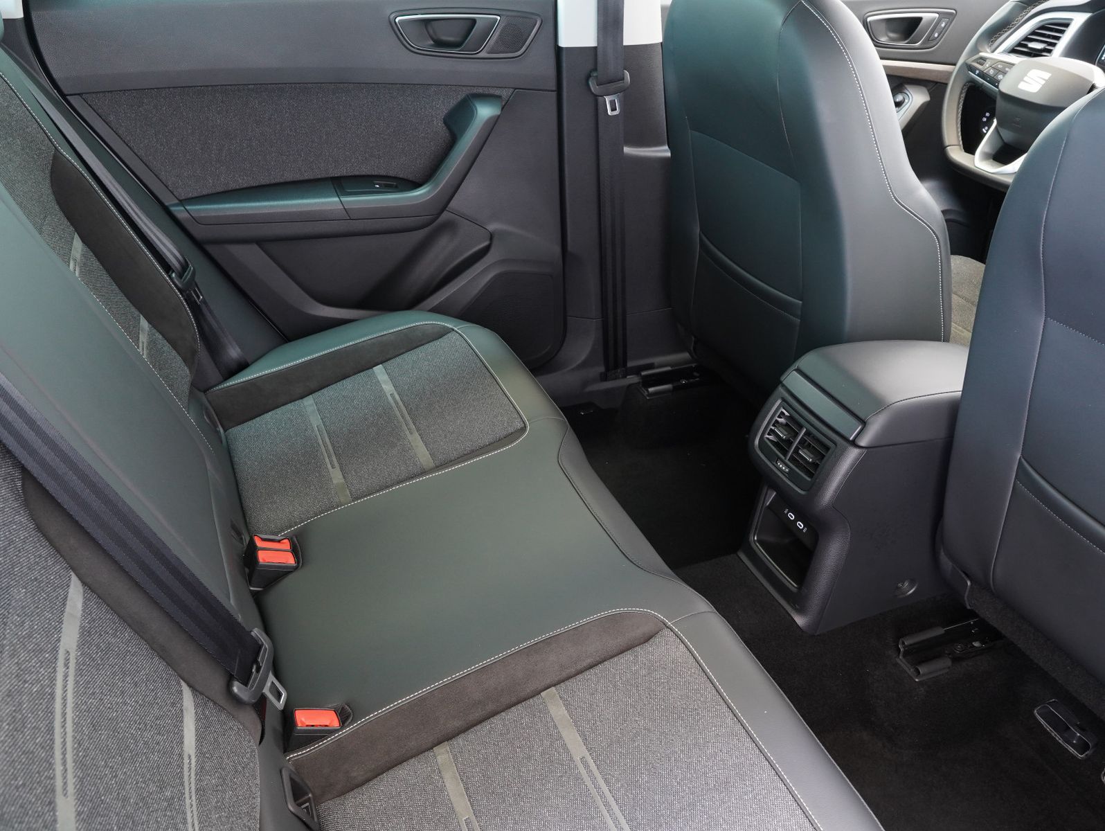 Fahrzeugabbildung SEAT Ateca 1.5 TSI ACT Xperience LED/NAVI/ACC/AHK