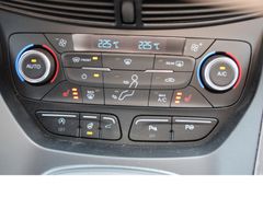 Fahrzeugabbildung Ford Kuga Vignale*Leder*Panoramadach*Kamera*Navi*WiPa