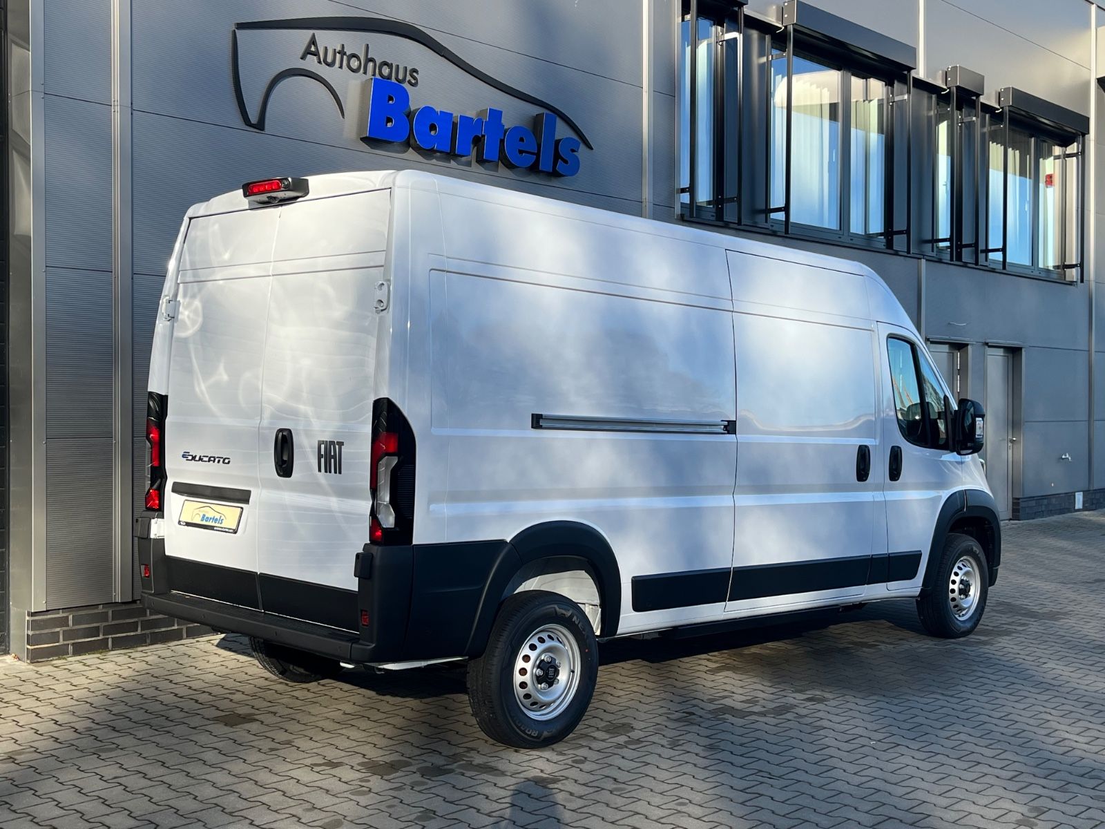 Fahrzeugabbildung Fiat E- Ducato H2 Kastenwagen 40 L3H2 205kW Hochdach