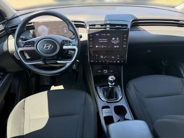 Fahrzeugabbildung Hyundai Tucson Select 2WD +KLIMA+PDC+NAVI+SHZ+RFK+UVM+