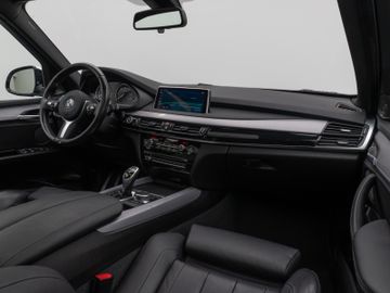 Fahrzeugabbildung BMW X5 xD40d M Sport Kamera Panorama HUD DAB H/K AHK