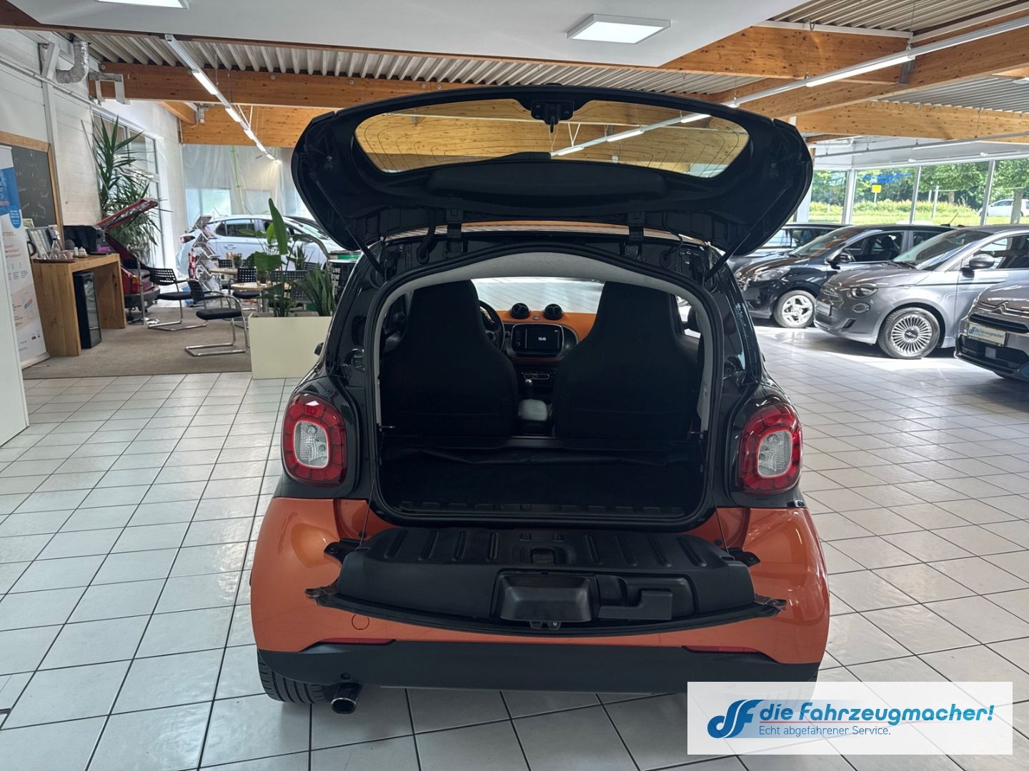 Fahrzeugabbildung Smart fortwo coupe Basis 52 kW Panorama Navi Klimaauto