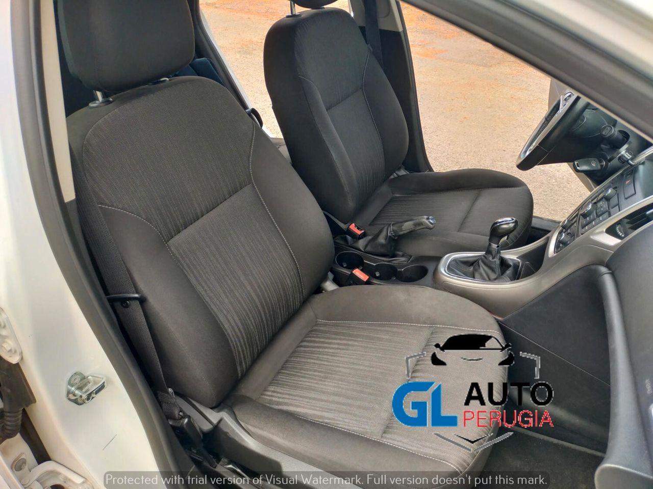 Opel Astra 2012 — photo 10