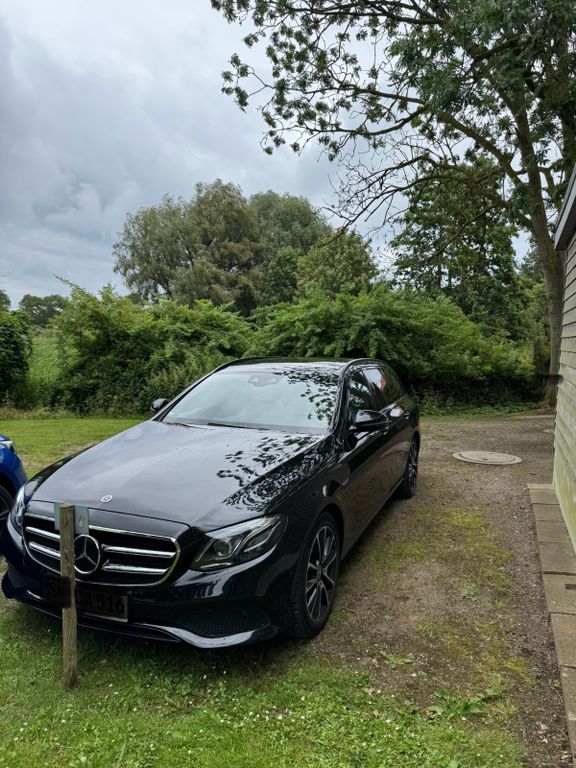Image of Mercedes-Benz E 220