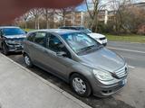 Mercedes-Benz B 150 - graue Mercedes-Benz B 150