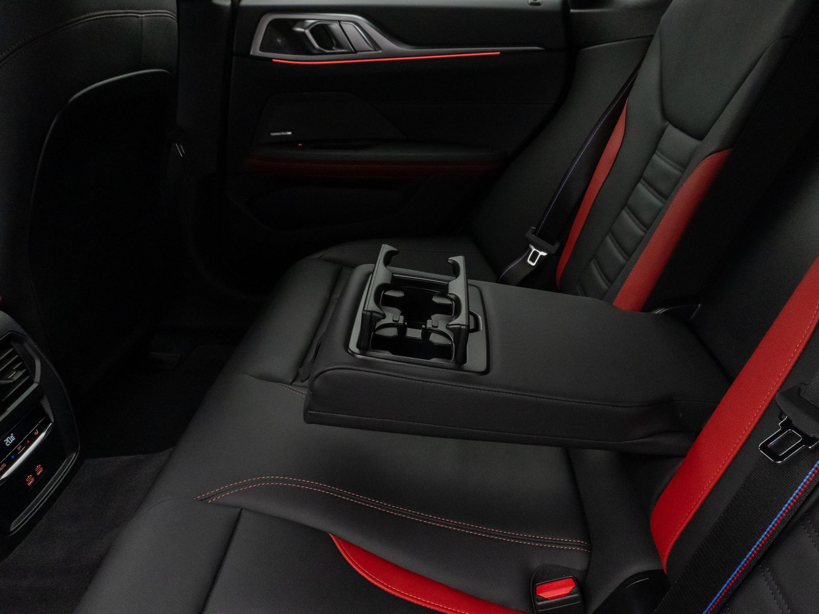 Fahrzeugabbildung BMW i4 M50 Gran Coupè 360°HUD H/K AHK ACC Komfort