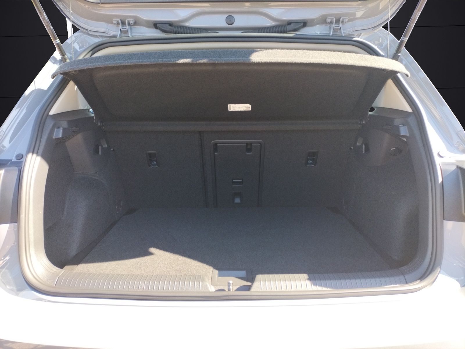 Fahrzeugabbildung Volkswagen Golf VIII TSI Life LED Kamera CarPlay SHZ PDC AC