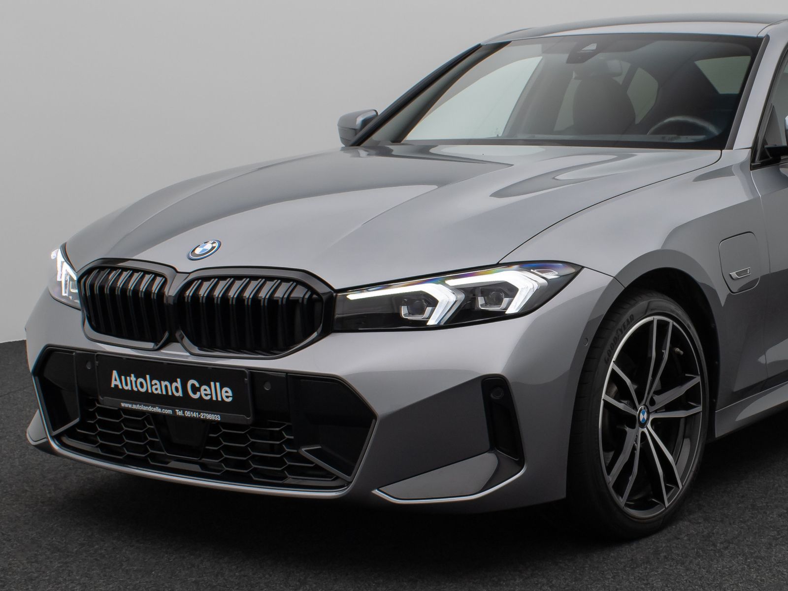 Fahrzeugabbildung BMW 330e M Sport Kamera HUD DAB H/K DrivAssis 19Zoll