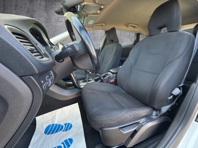 Volvo V40 Kinetic*LED*TEMPOMAT*SOUND*PDC*1.HAND*TOP