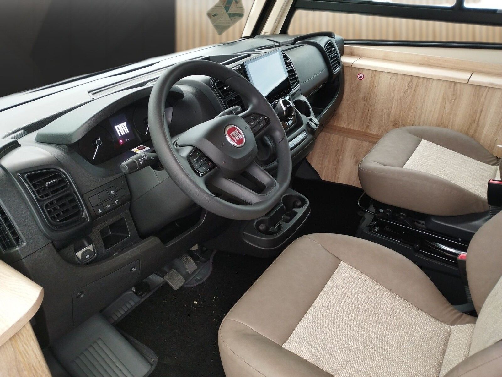 Fahrzeugabbildung Eura Mobil Integra Line IL 720 EF SAT, SOLAR, LUFTFEDERUNG