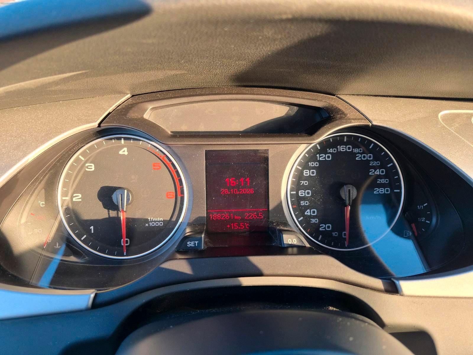 Audi A4 2010 — photo 14