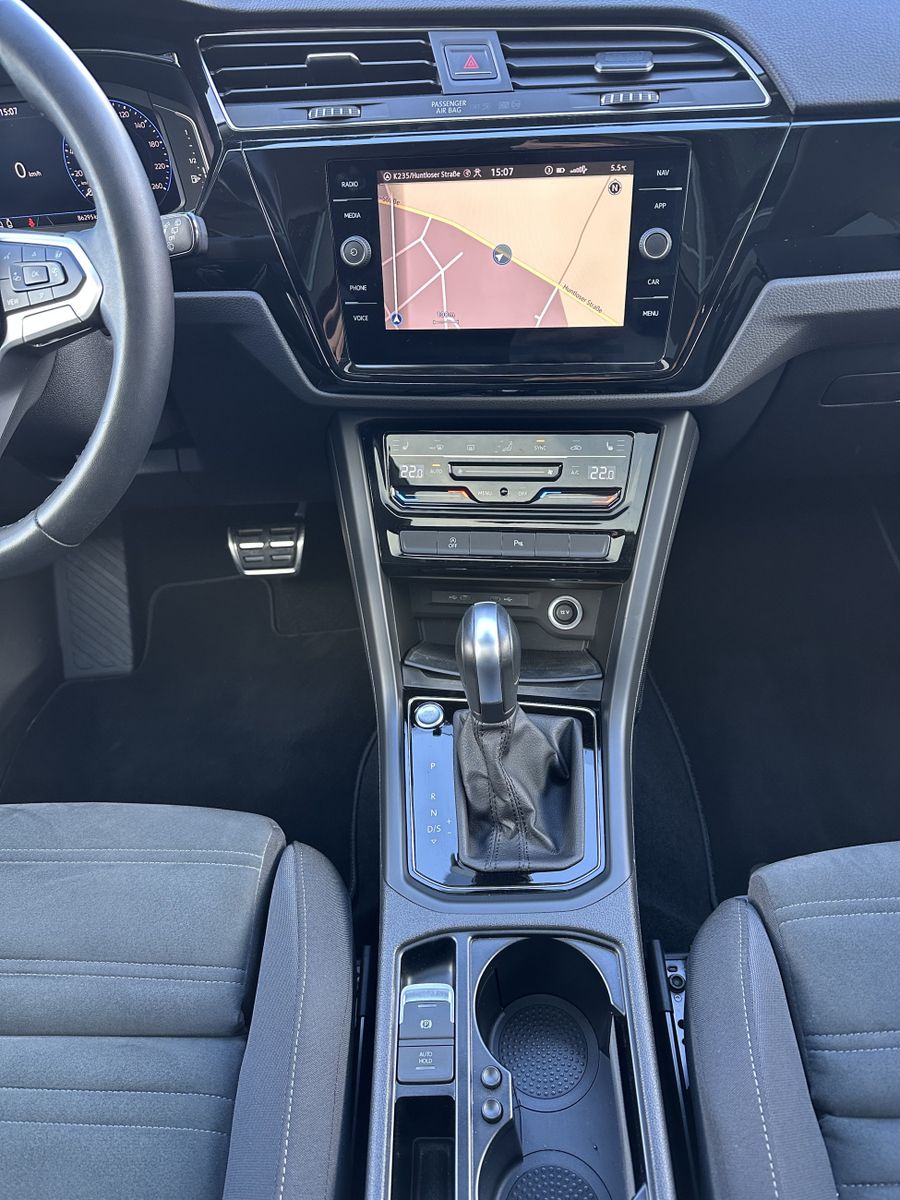 Fahrzeugabbildung Volkswagen Touran 2.0 TDI DSG Highline NAV+LED+AHK+PANO+ACC