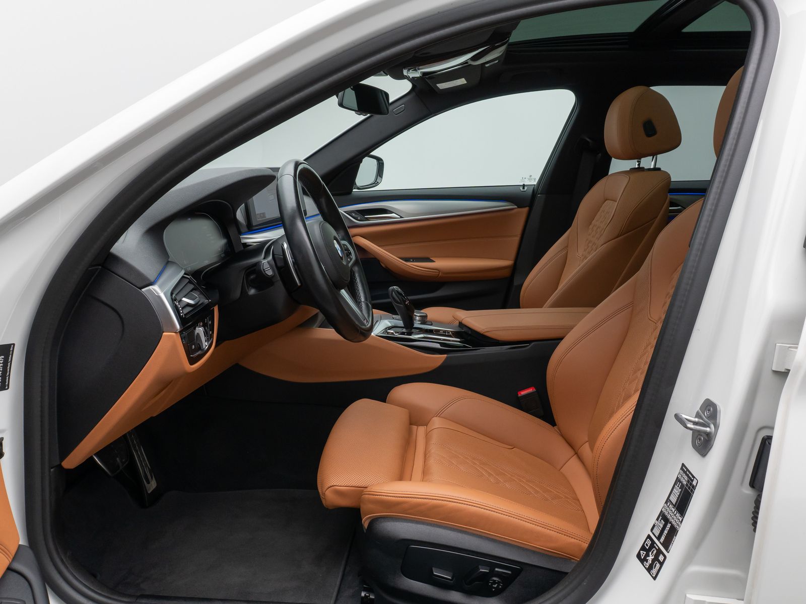 Fahrzeugabbildung BMW 530d xD M Sport Panorama Kamera Laser HUD HiFi