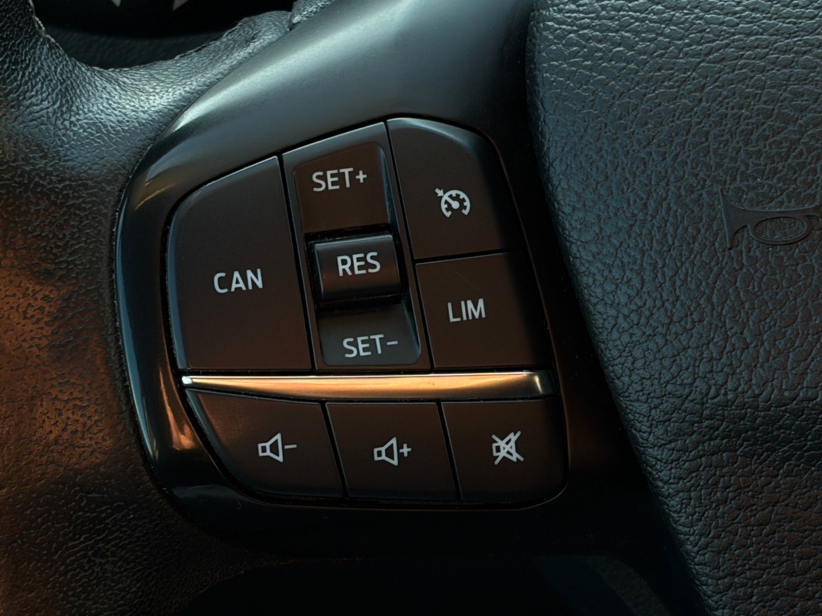 Fahrzeugabbildung Ford Transit Custom Kasten 340 L1 Trend Auto. StHz