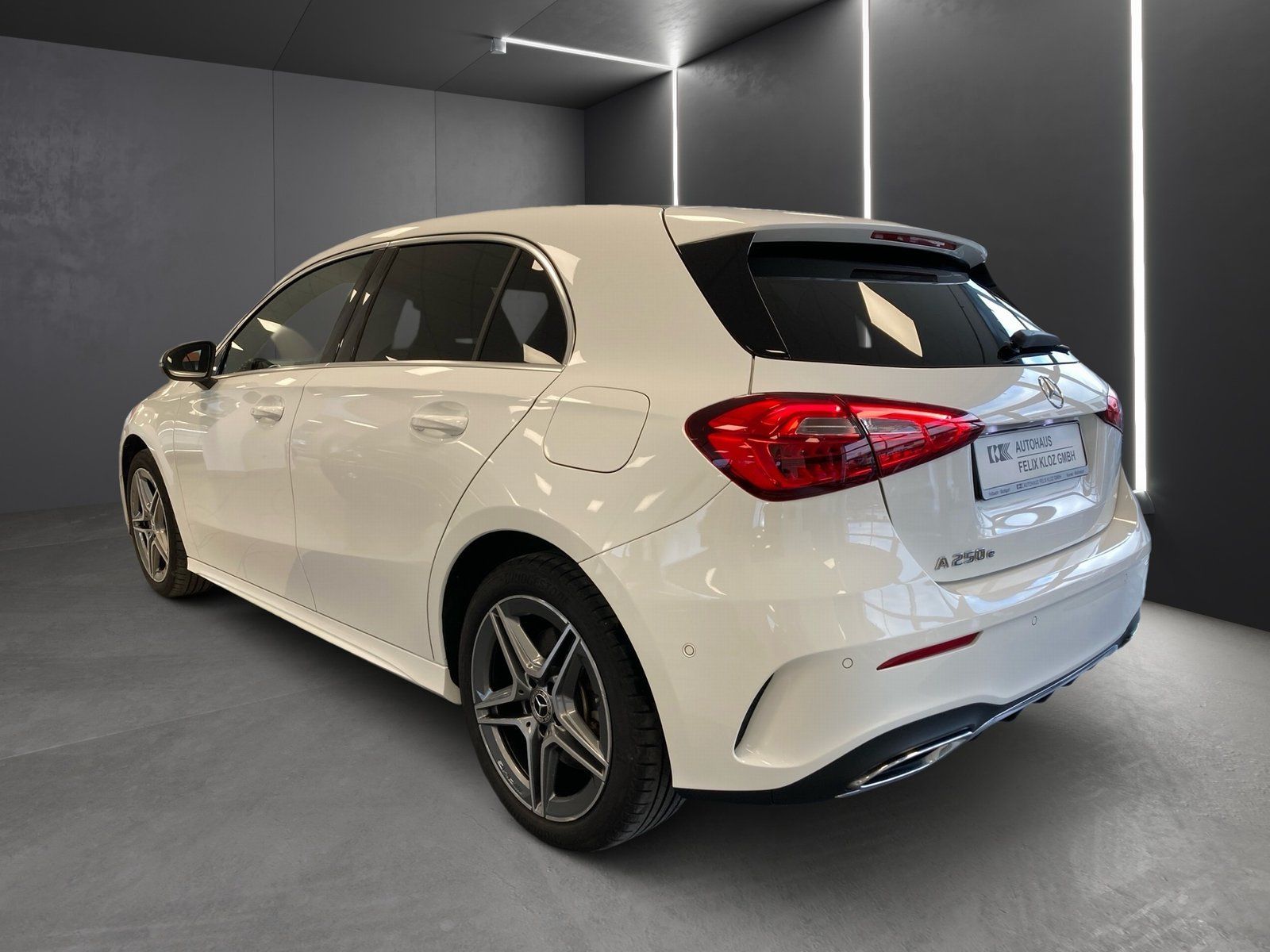 Fahrzeugabbildung Mercedes-Benz A 250 e AMG*LED*CarPlay*MBUX-HighEnd*Parktronic*