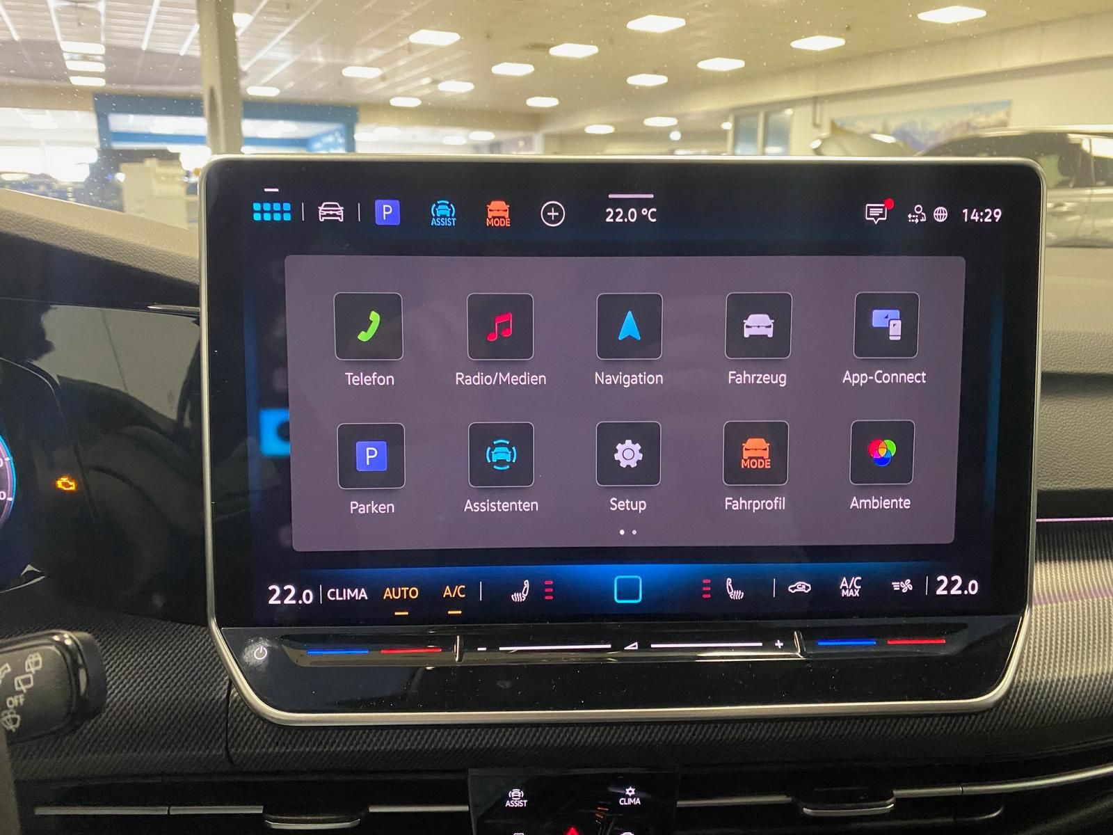 Fahrzeugabbildung Volkswagen Variant 2.0 TSI 4Mot R-Line BlackStyle+AHK+MATRI