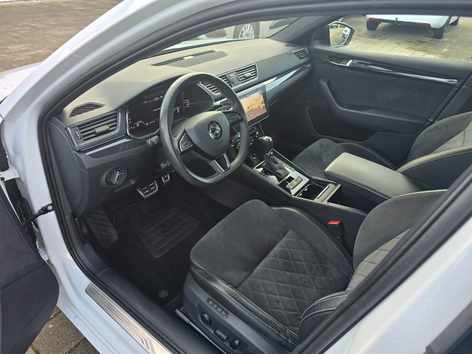 Skoda Superb Combi Sportline 4x4 LED ACC 4xSHZ foto 5