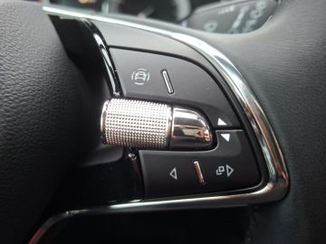 Skoda Karoq Ambition 1.0 TSI °LED°Navi°SHZ°PDC°Keyless