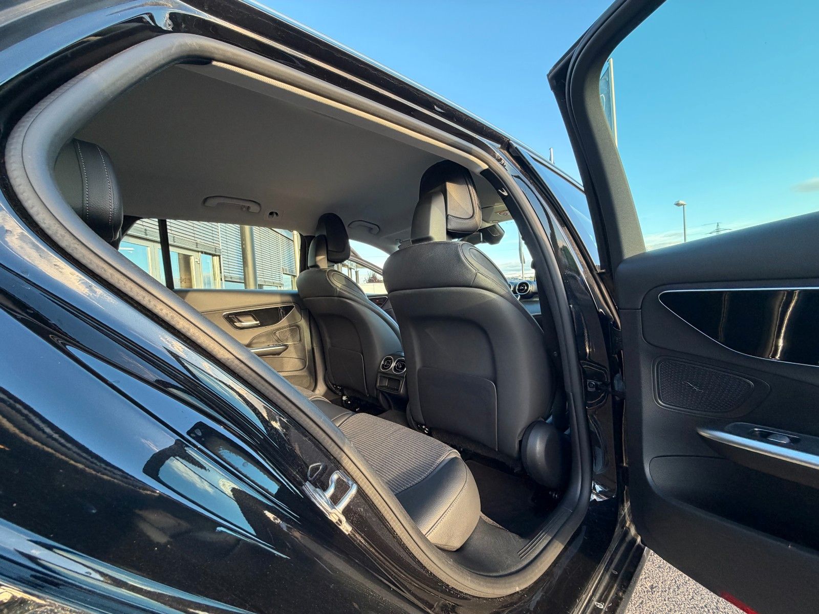 Fahrzeugabbildung Mercedes-Benz C 200d T AVANTGARDE EX/IN+STDHZG+RFK+AHK+SPUR+